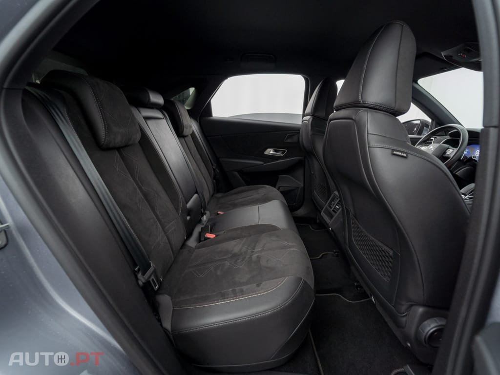 DS DS7 Crossback E-Tense Performance Line EAT8