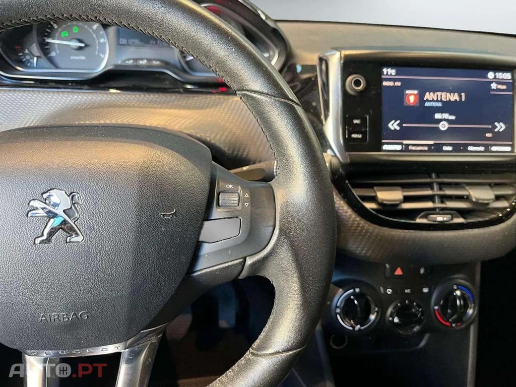 Peugeot 2008 1.2 e-VTi Style