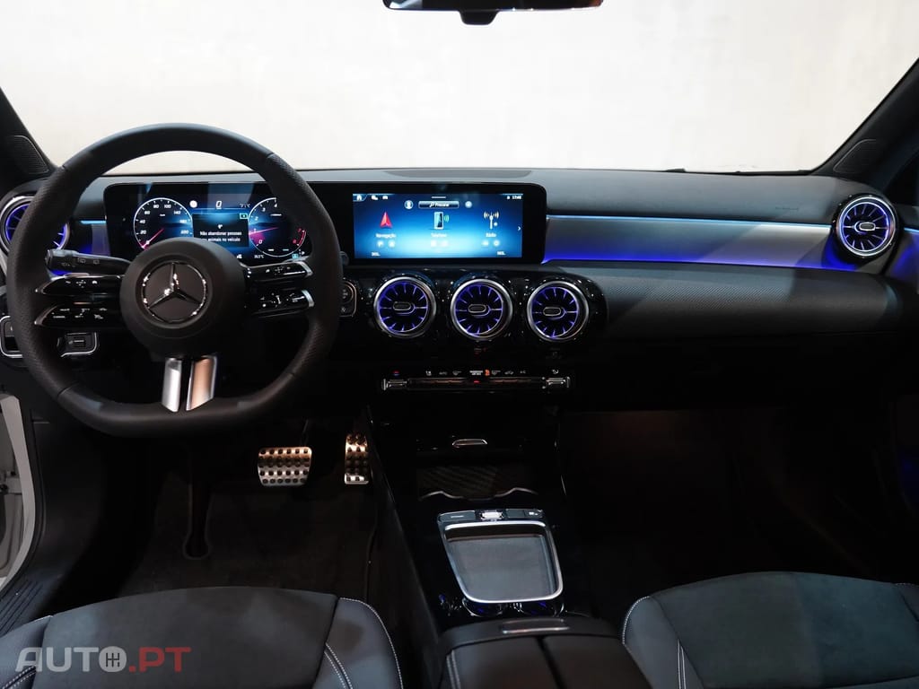 Mercedes-Benz A 250 e AMG Line