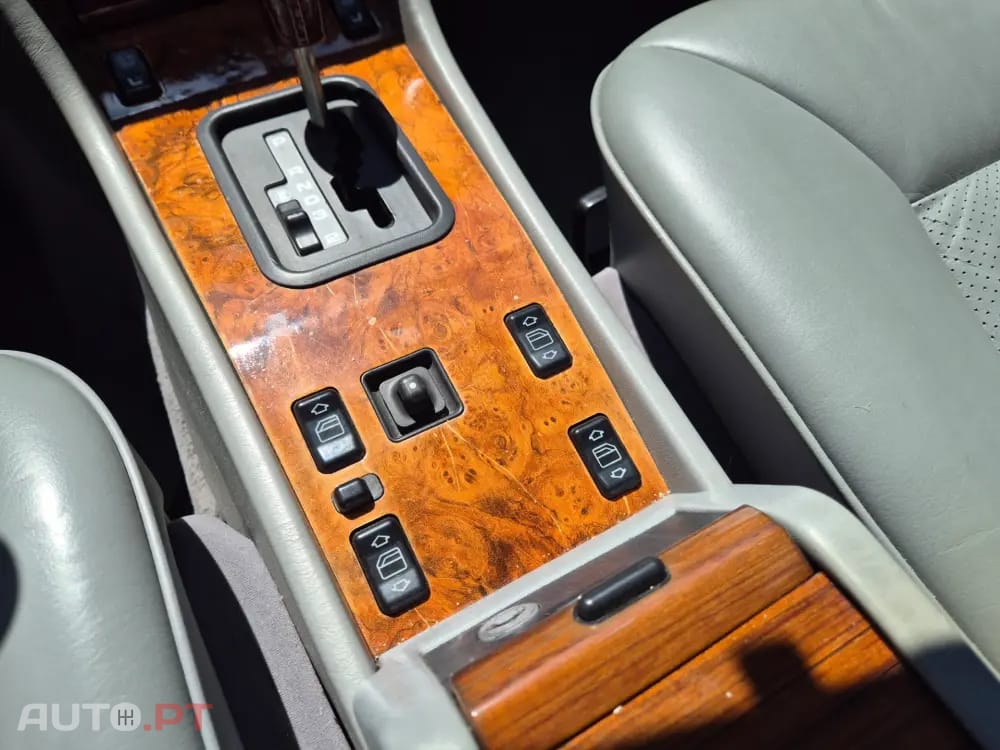 Mercedes-Benz 230 Outro