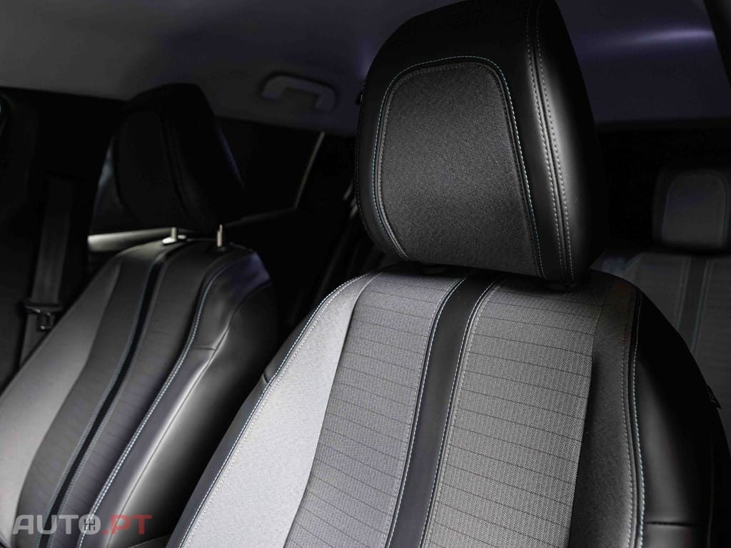 Peugeot 2008 1.2 PureTech Allure Pack EAT8
