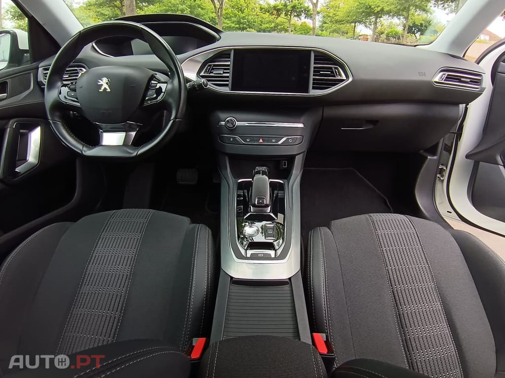 Peugeot 308 1.2 PureTech Allure EAT8