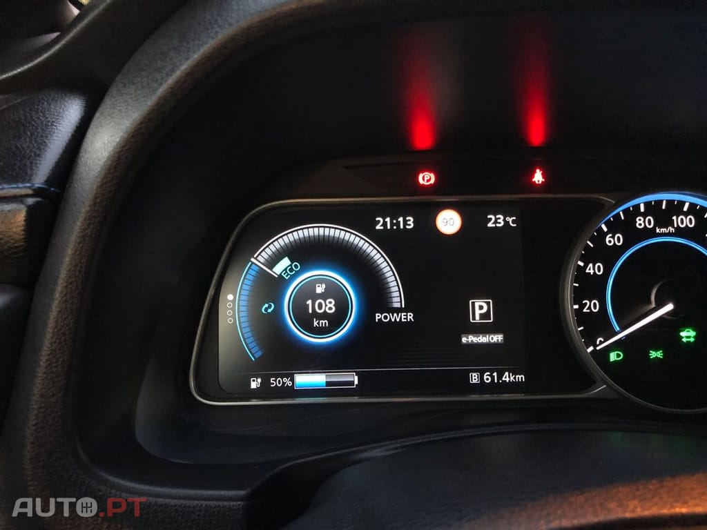 Nissan Leaf Tekna Two Tone