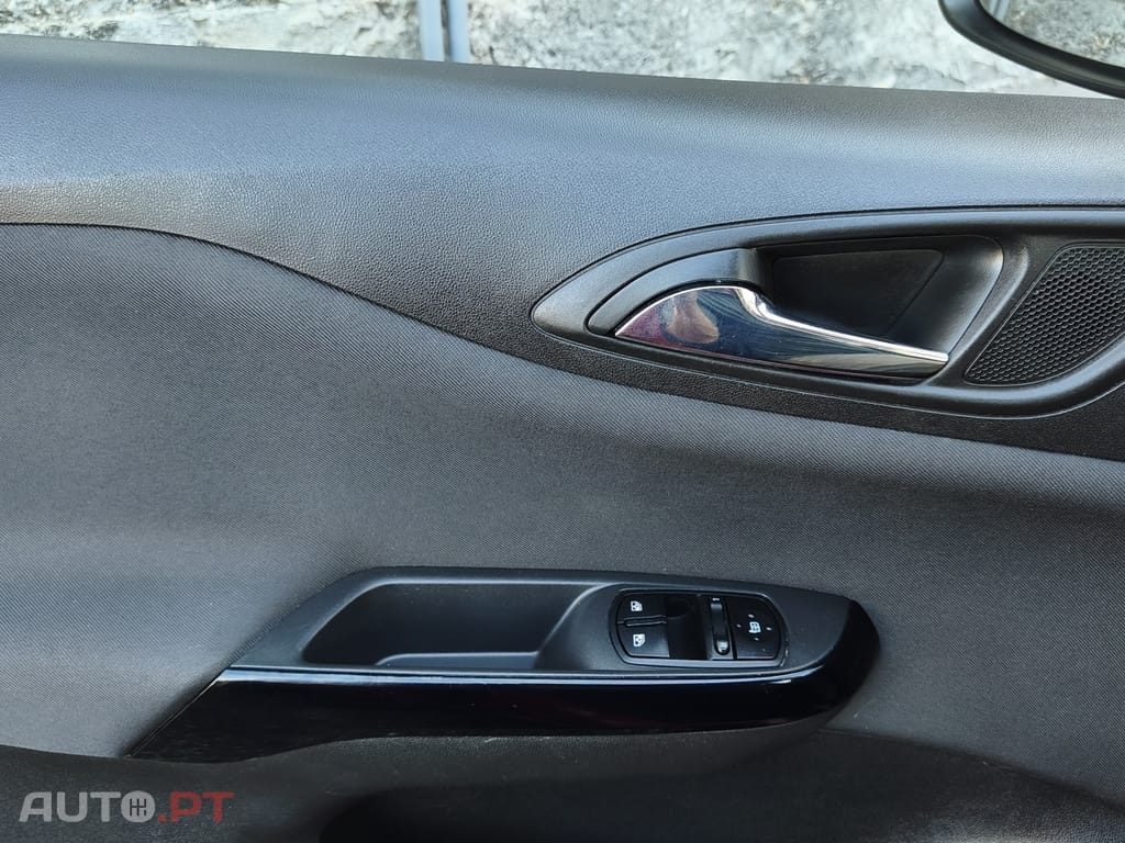 Opel Corsa 1.2 Color Edition — fotografia 22