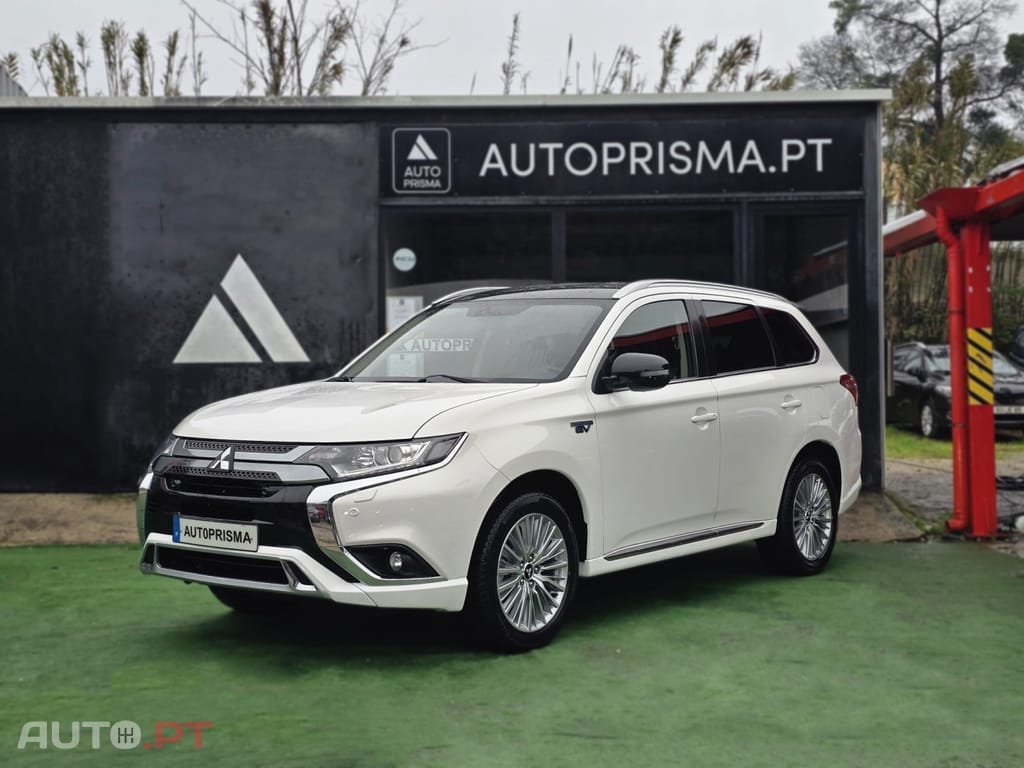 Mitsubishi Outlander 2.4L PHEV TWIN MOTOR 4WD INVITE