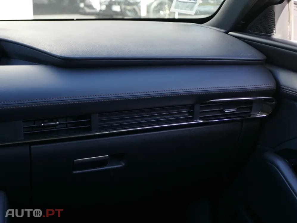 Mazda 3 2.0 e-Skyactiv-G Exclusive-line