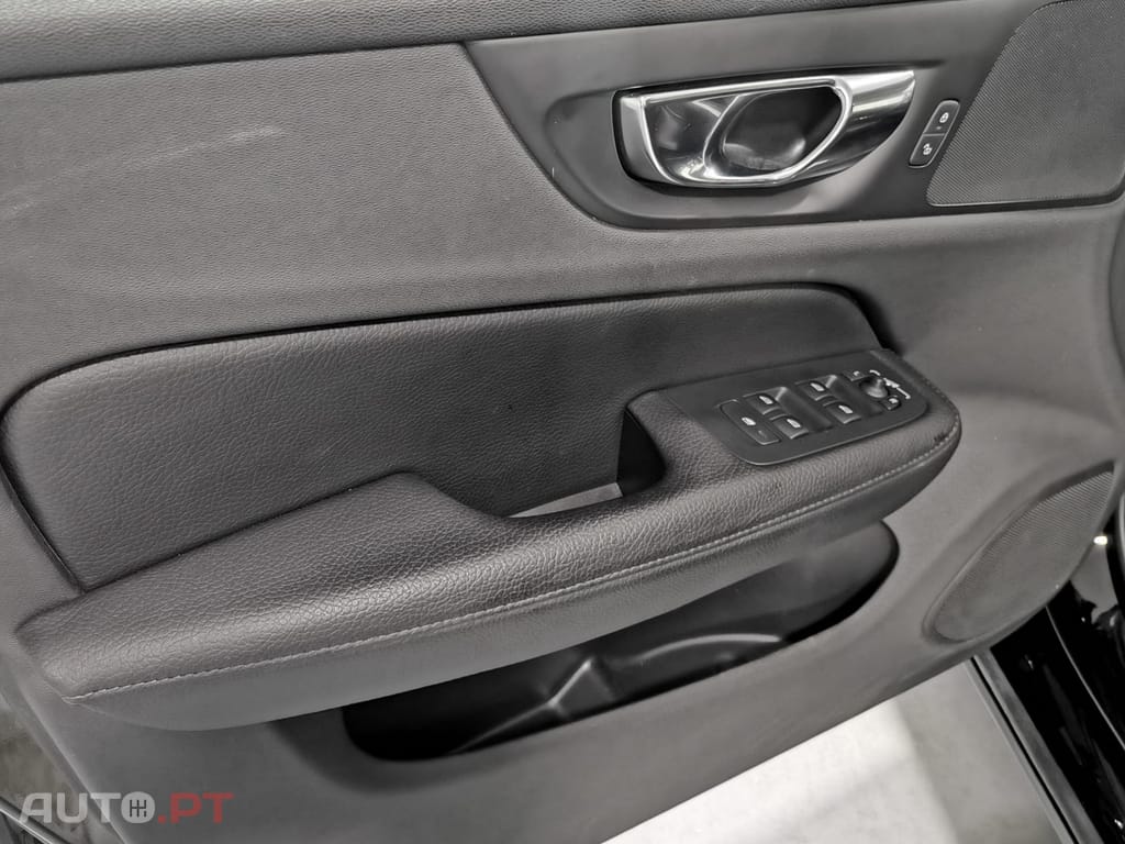 Volvo V60 2.0 B4 Plus Dark Auto