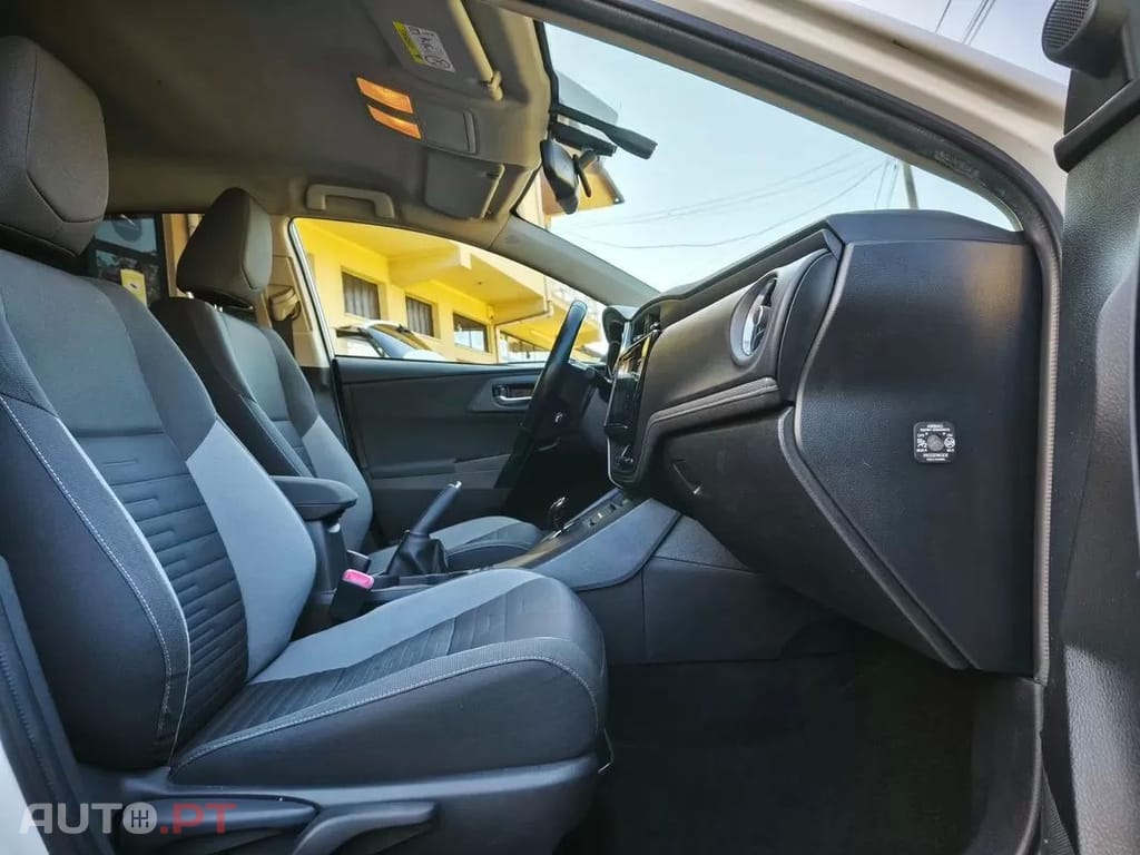 Toyota Auris 1.8 HSD Comfort+J17