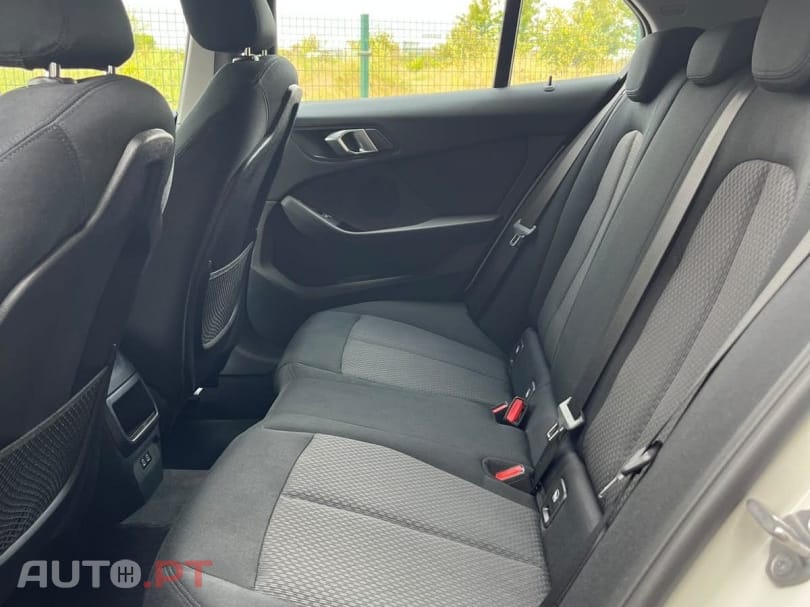 BMW 118 i Advantage — fotografia 25