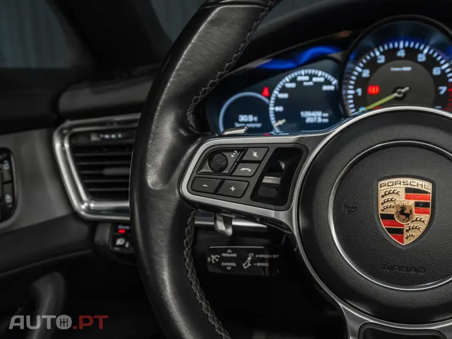 Porsche Panamera 4 E-Hybrid