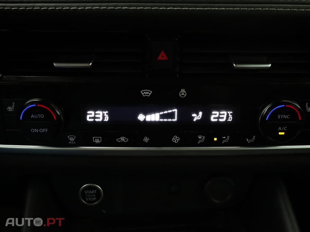 Nissan Qashqai Qashqai 1.3 DIG-T N-Connecta LED Xtronic