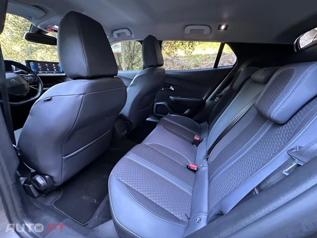 Peugeot 2008 1.5 BlueHDi Allure EAT8