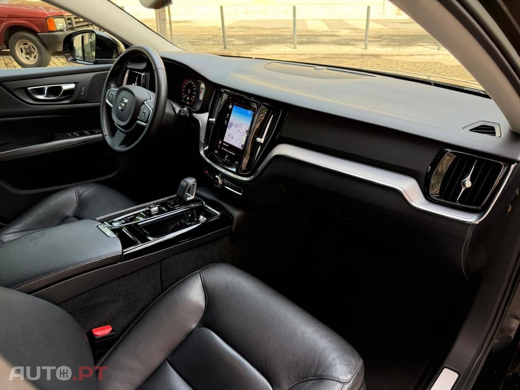 Volvo V60 2.0 T6 AWD TE Inscription Expression — fotografia 17