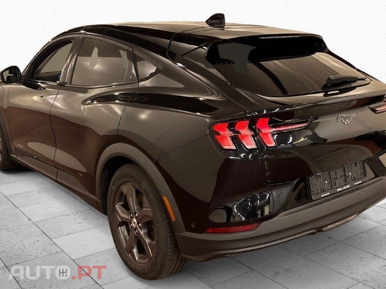 Ford Mustang Mach-E 75.7 kWh Base
