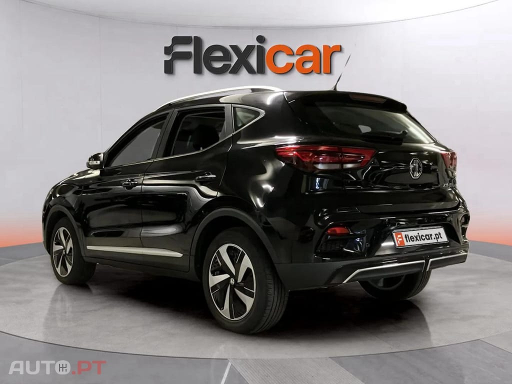 MG ZS EV 72.6 kWh Luxury OBC 11 KW