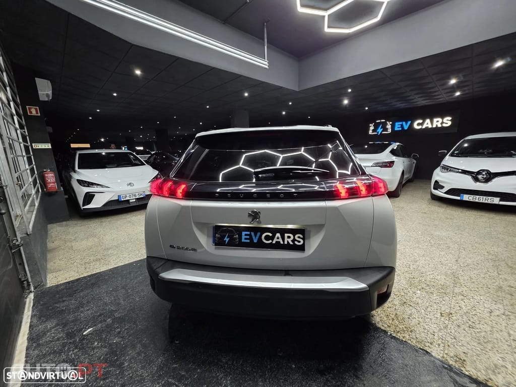 Peugeot E-2008 50 kWh Allure Pack