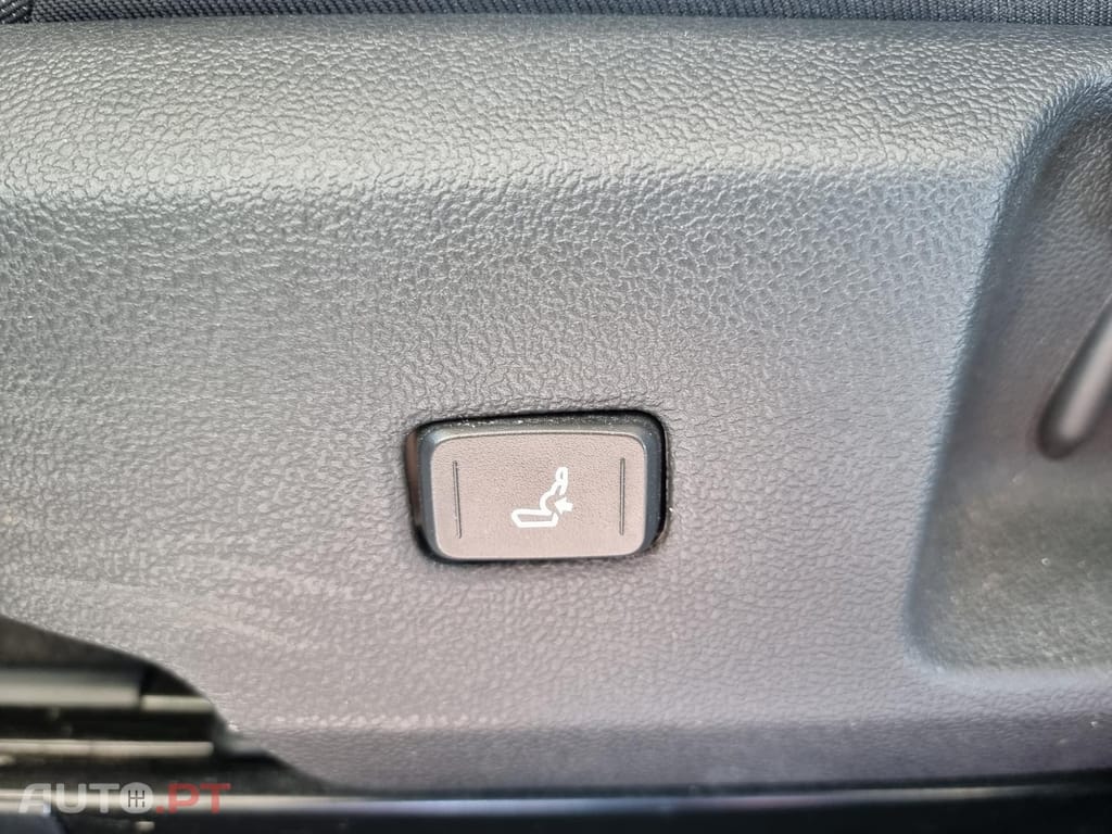 Toyota Corolla 1.8 Hybrid Comfort — fotografia 20