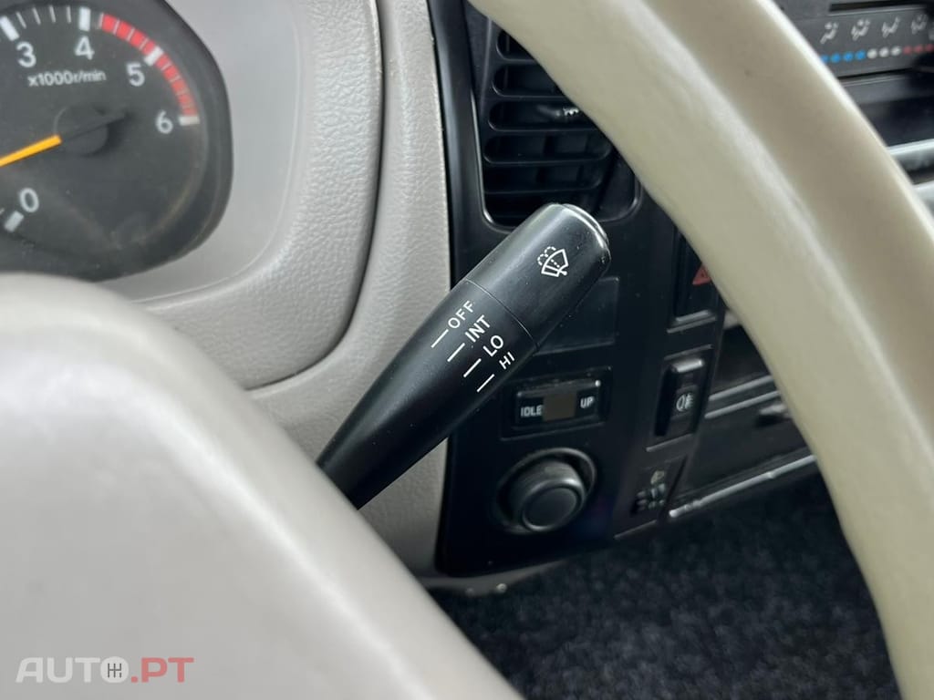 Toyota Dyna 3.0 - 144 CV  BASCULA TRILATERAL