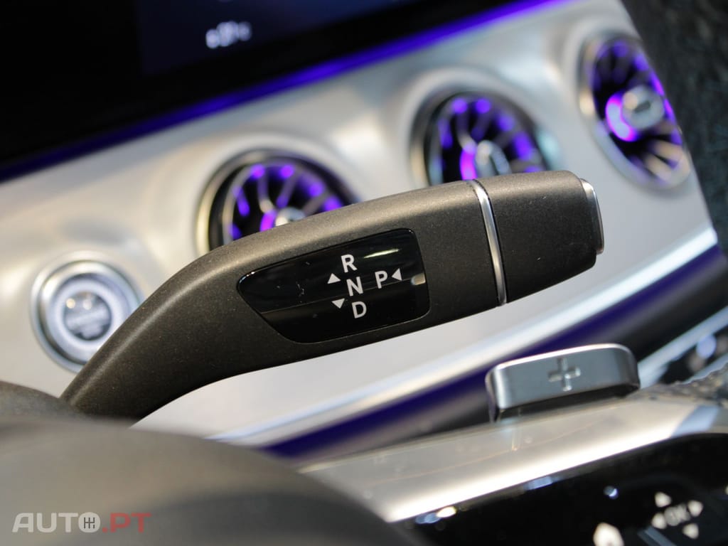 Mercedes-Benz E 220 AMG LINE