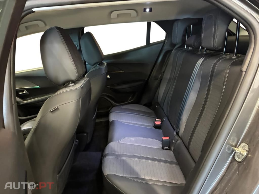 Peugeot 2008 1.5 BlueHDi Allure Pack EAT8