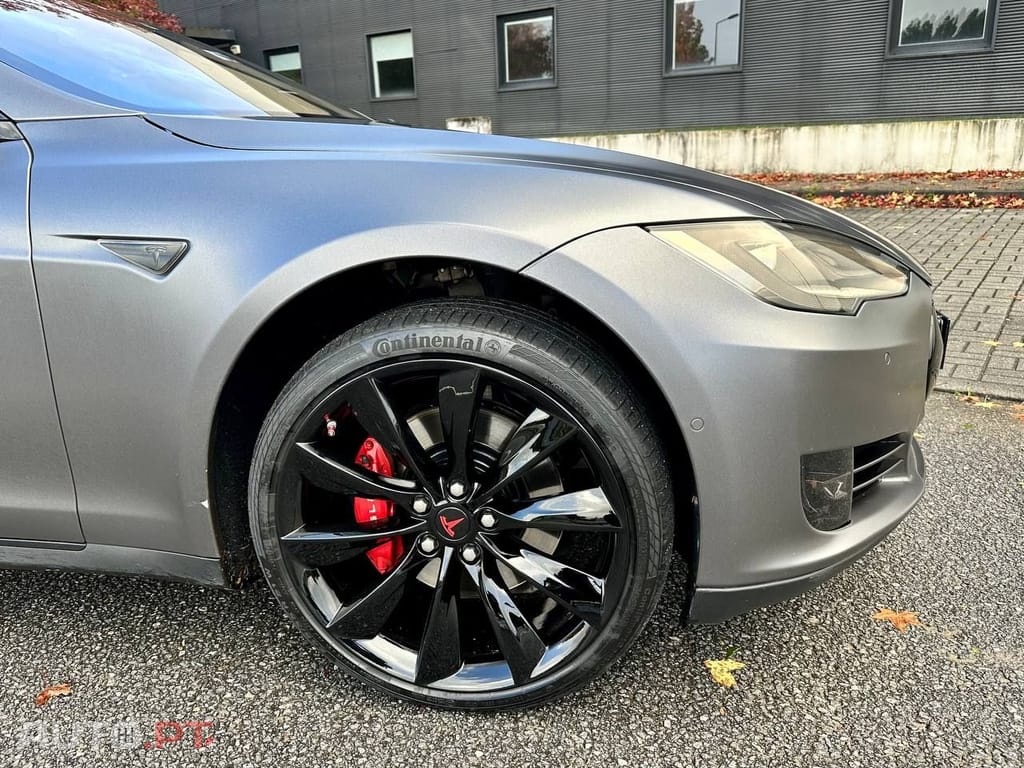 Tesla Model S 85