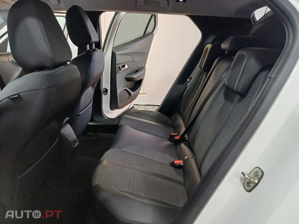 Peugeot 2008 1.5 BlueHDi Allure EAT8