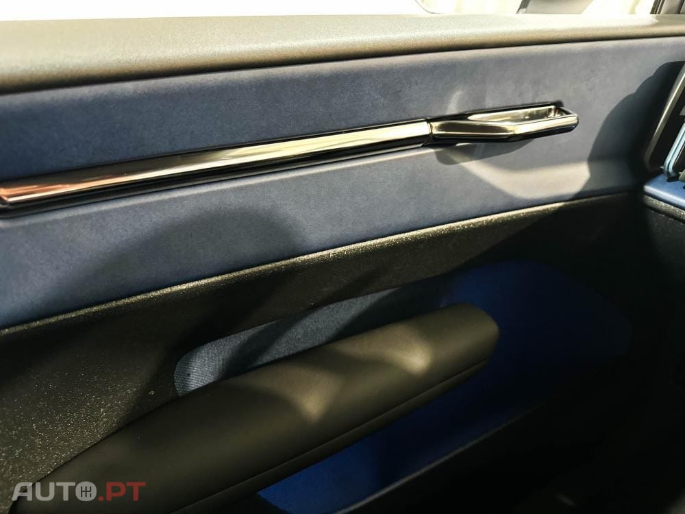 Volvo EX30 Single Motor Extended Range RWD Plus