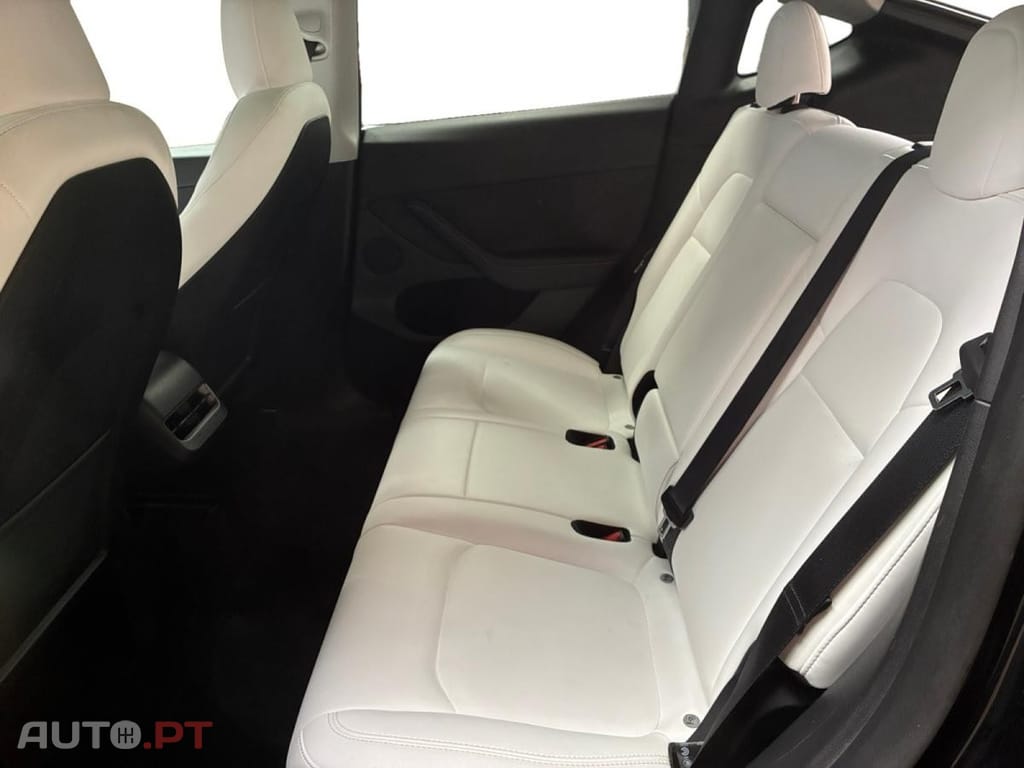 Tesla Model Y Standard RWD