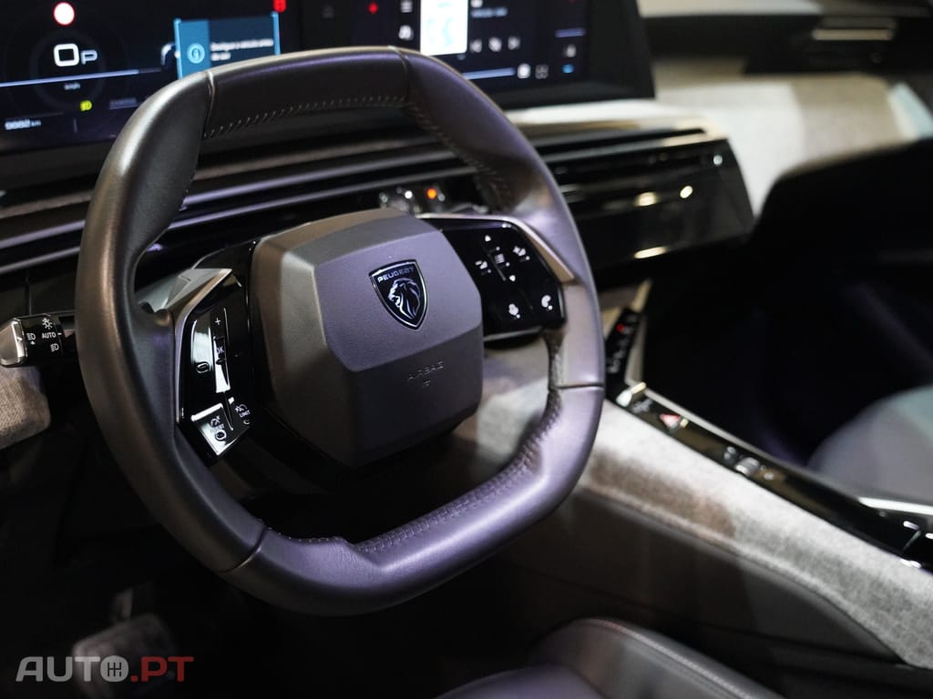 Peugeot 3008 1.2 Hybrid Allure e-DCS6