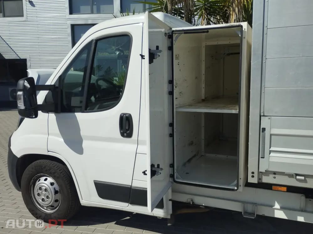 Peugeot Boxer 2.2 BLUE HDI ( CX CARGA BASCULANTE TRASEIRA)