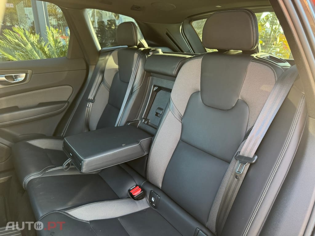 Volvo XC60 2.0 T6 PHEV R-Design AWD
