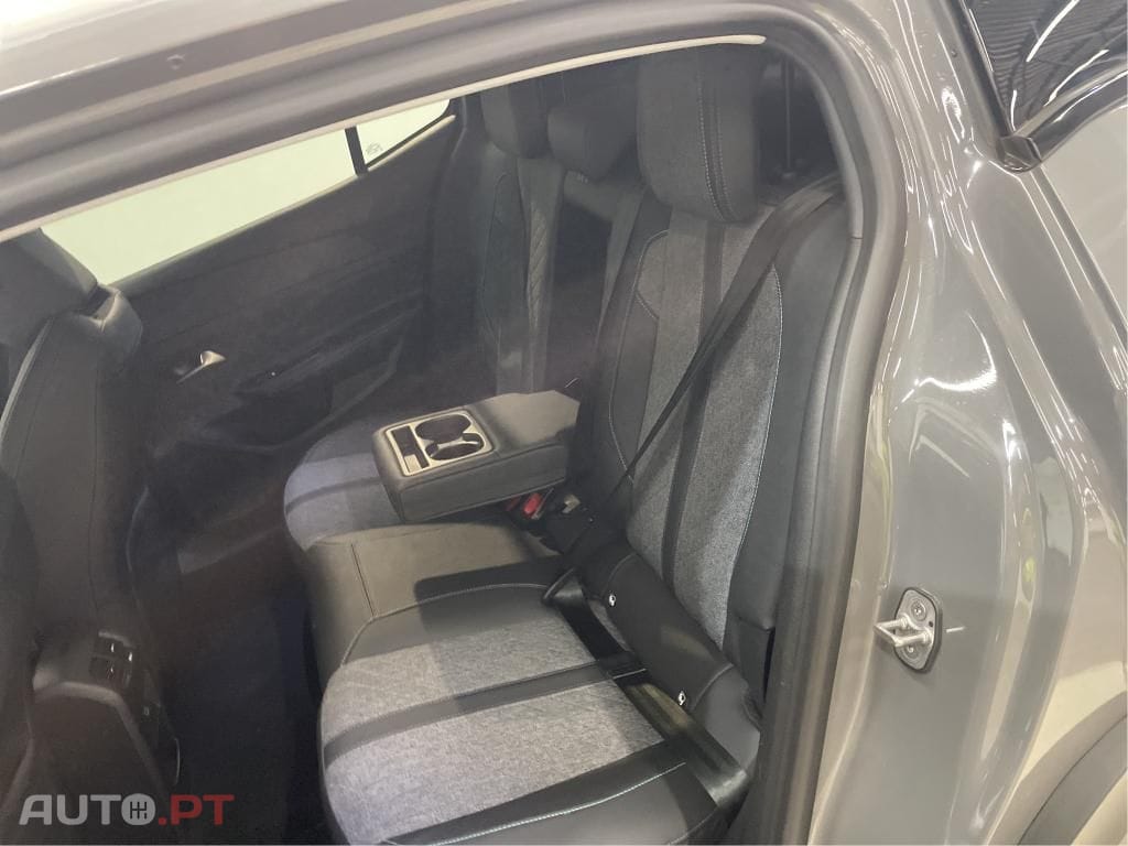 Peugeot 408 1.2 PureTech Allure EAT8