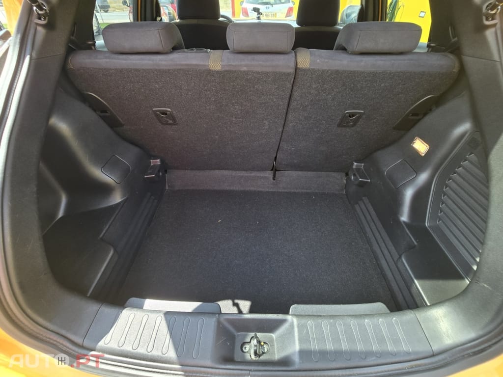 Nissan Juke 1.6 DIG-T Tekna Premium Ext.1 Yellow S. — fotografia 7