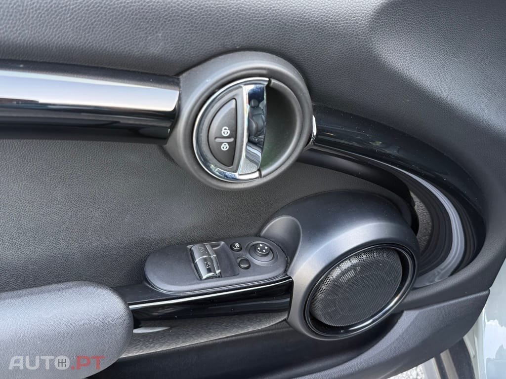 MINI Cooper Cooper SE Premium Essential