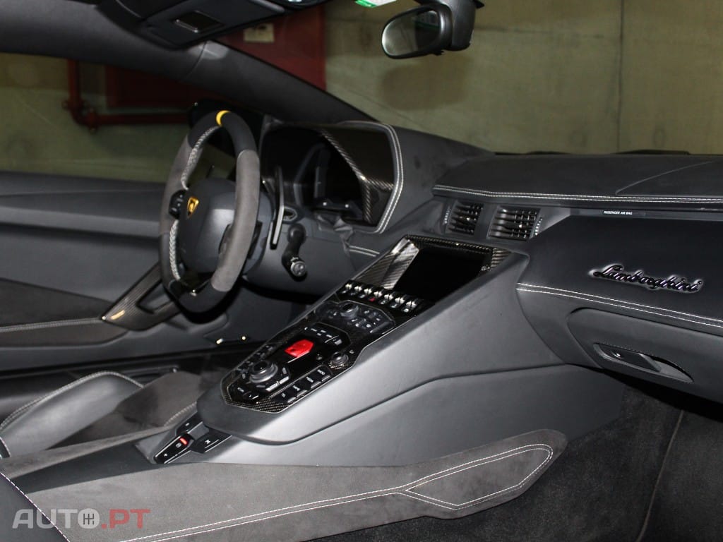 Lamborghini Aventador 6.5 V12 LP740-4 S