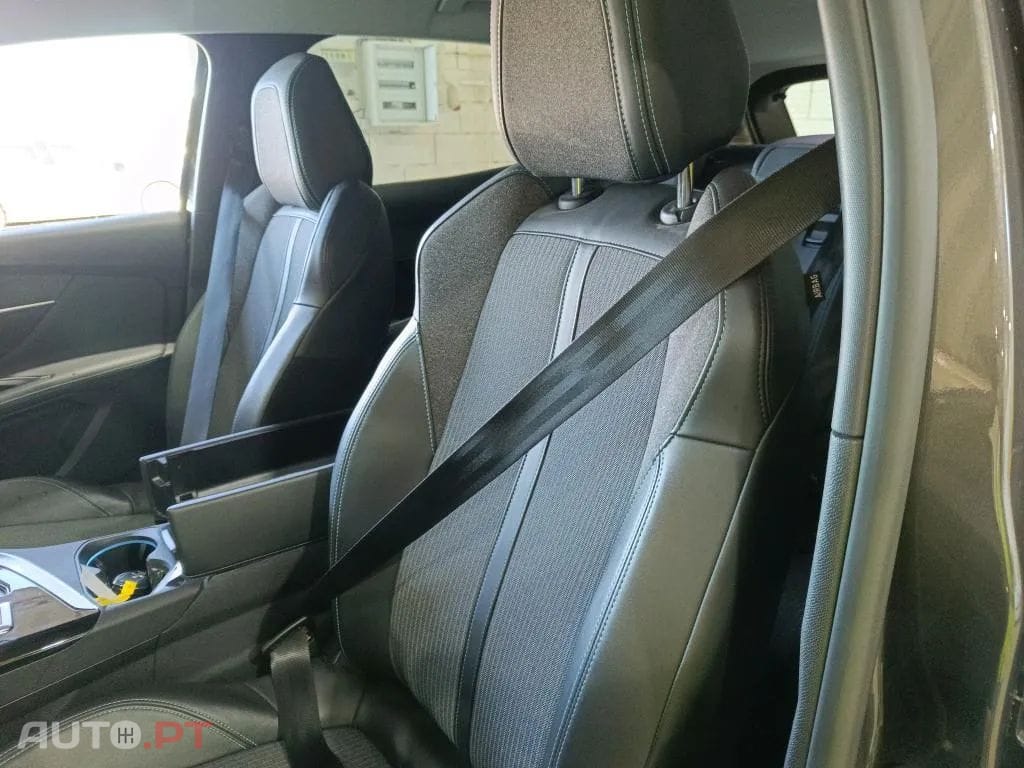 Peugeot 3008 1.6 Hybrid Allure Pack e-EAT8