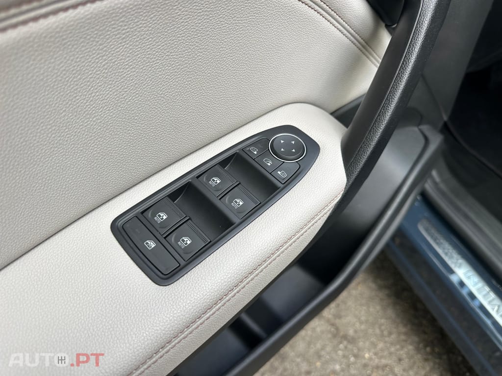 Renault Captur 1.6 E-Tech Initiale Paris