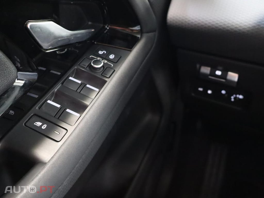 Land Rover Evoque 1.5 P300e AWD SE Auto