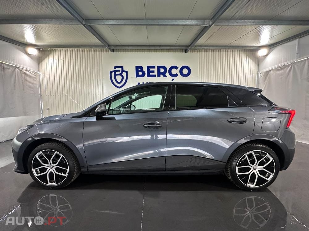 MG MG4 77 kWh Extended Range Luxury