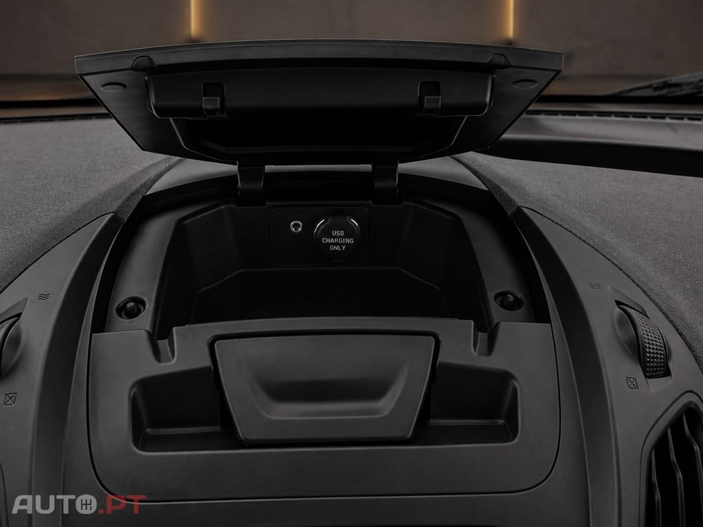 Ford Tourneo 1.5 TDCi Titanium — fotografia 23