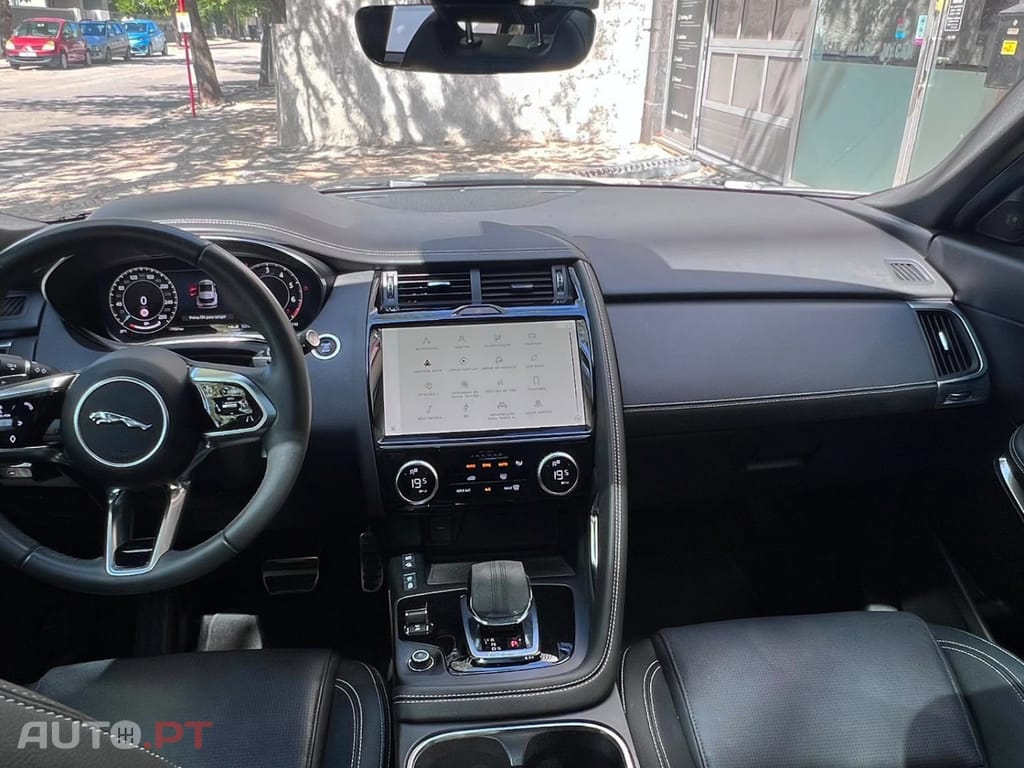 Jaguar E-Pace 1.5 P300e R-Dynamic S AWD Aut.