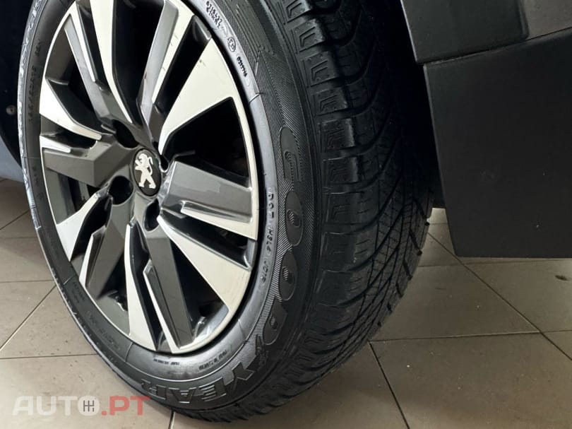 Peugeot 2008 1.2 PureTech Allure