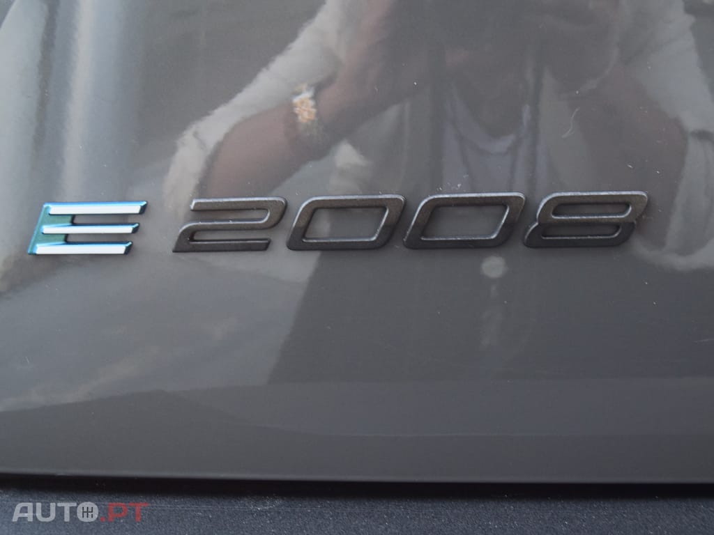 Peugeot E-2008 50 kWh Allure