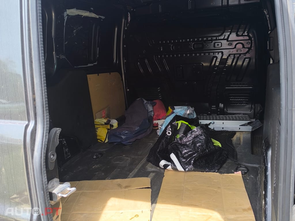 Ford Transit Connect L2 Sport (versão longa)