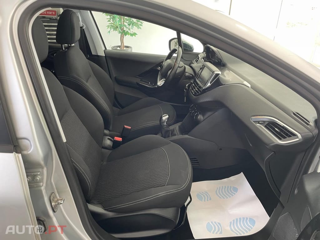 Peugeot 208 1.6 BlueHDi Style