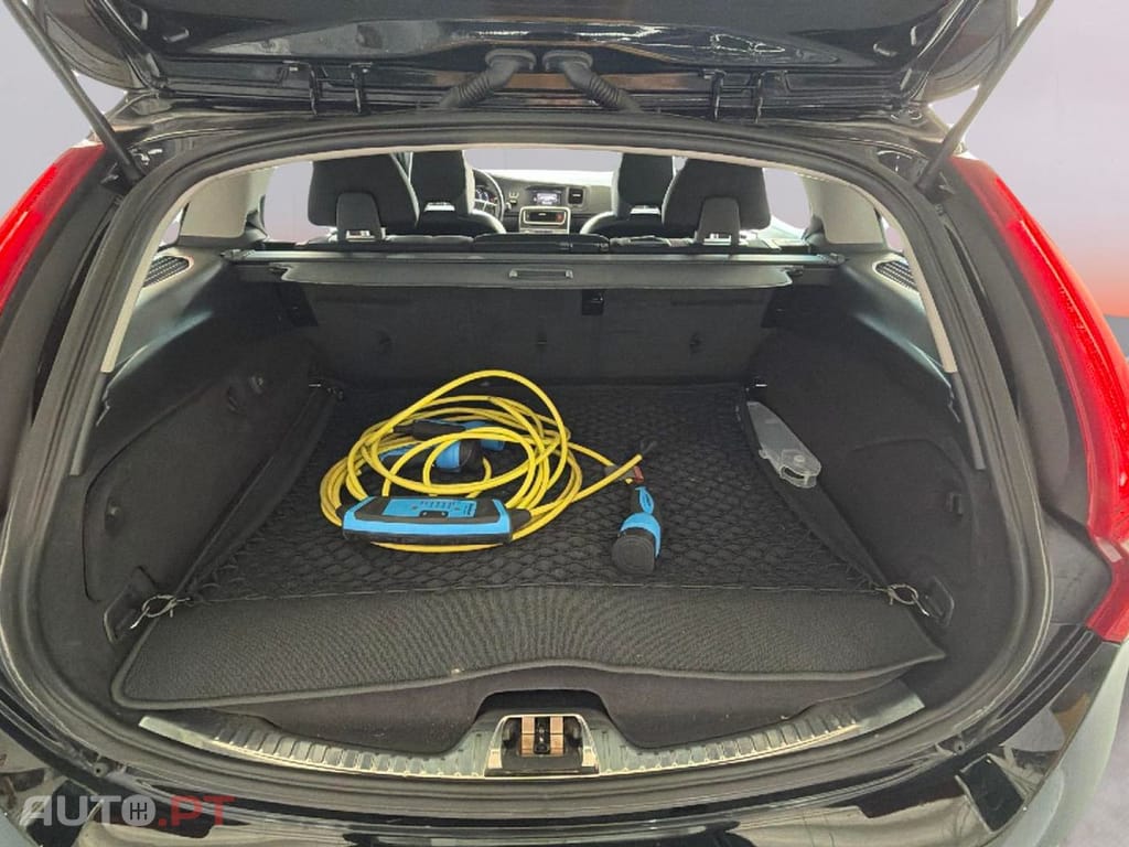 Volvo V60 2.4 D6 AWD Phev