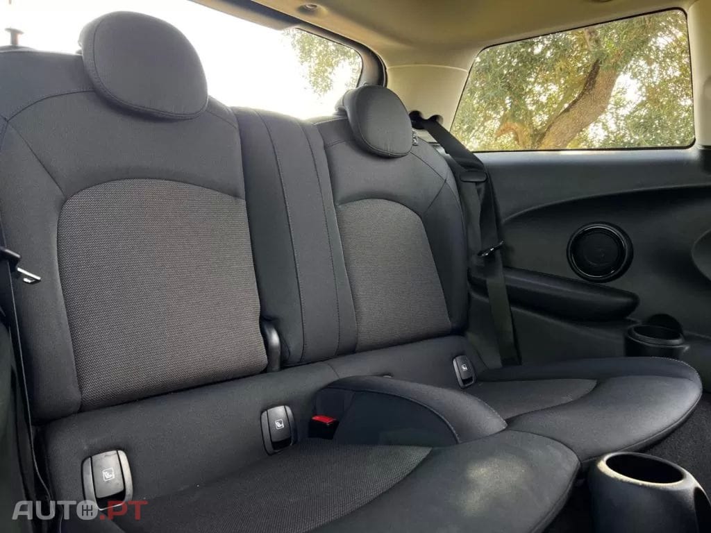 MINI Cooper Premium First Essential