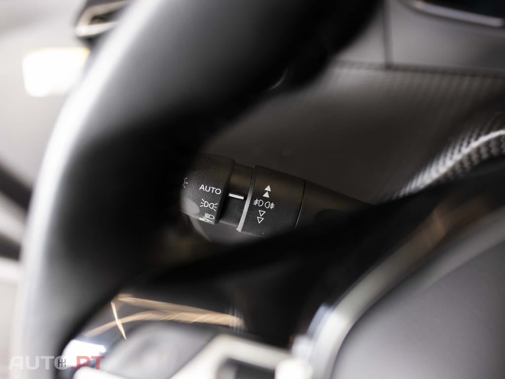 Peugeot E-2008 50 kWh Active