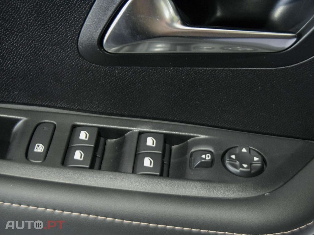 Peugeot 208 1.2 Hybrid Allure e-DCS6