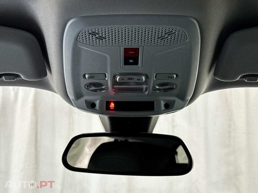 Peugeot E-2008 50 kWh Allure Pack